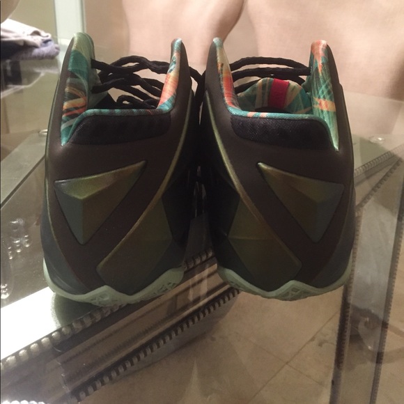 Lebron 11 "Kings Pride" - Picture 2 of 5
